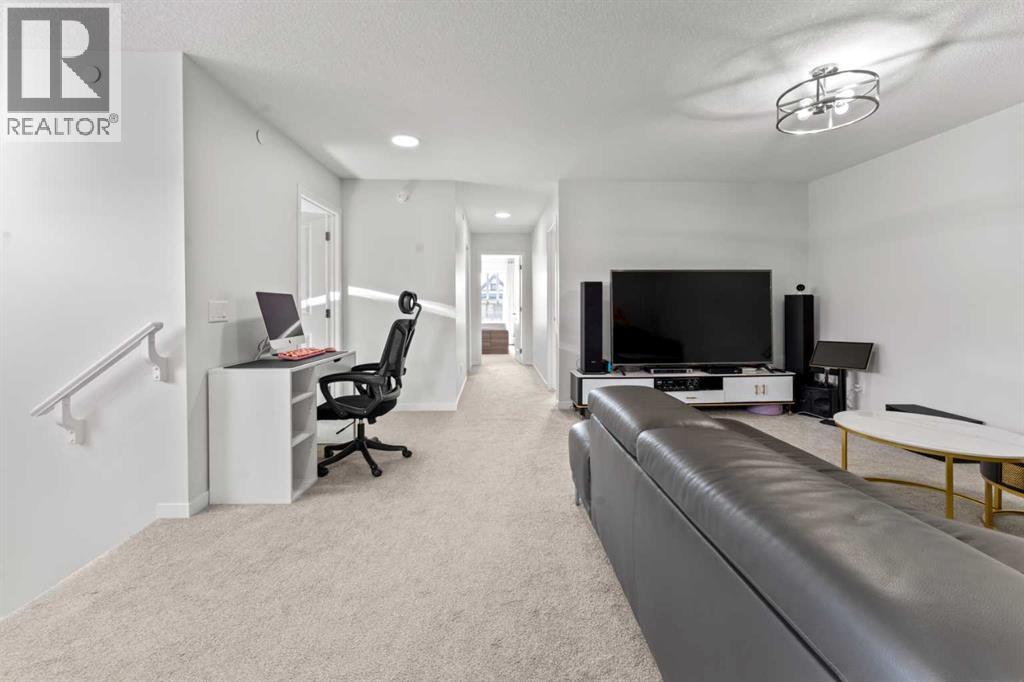 Photo 8 of 600 Livingston Way Ne, Calgary AB
