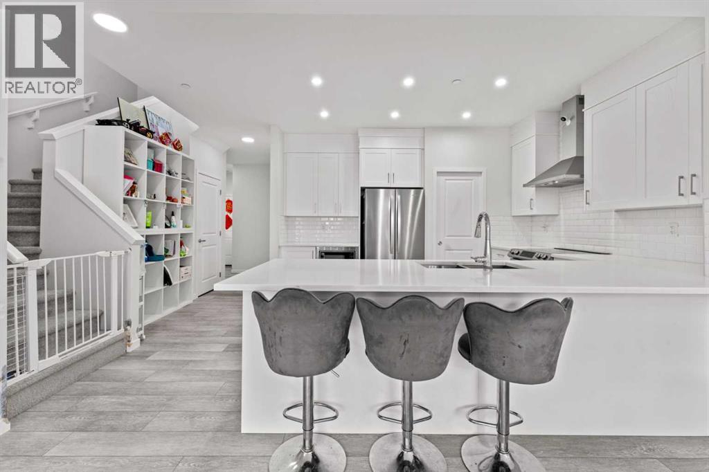 Photo 4 of 600 Livingston Way Ne, Calgary AB