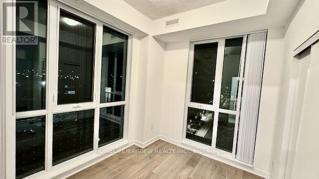 Photo 10 of 512 38 Honeycrisp Crescent N, Vaughan ON