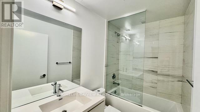 Photo 11 of 512 38 Honeycrisp Crescent N, Vaughan ON