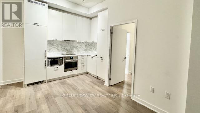 Photo 14 of 512 38 Honeycrisp Crescent N, Vaughan ON