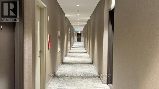 Photo 2 of 512 38 Honeycrisp Crescent N, Vaughan ON