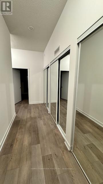Photo 5 of 512 38 Honeycrisp Crescent N, Vaughan ON