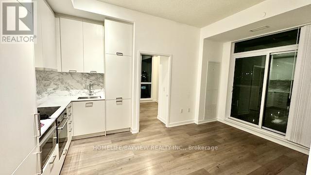 Photo 7 of 512 38 Honeycrisp Crescent N, Vaughan ON