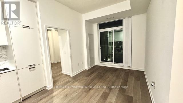 Photo 9 of 512 38 Honeycrisp Crescent N, Vaughan ON