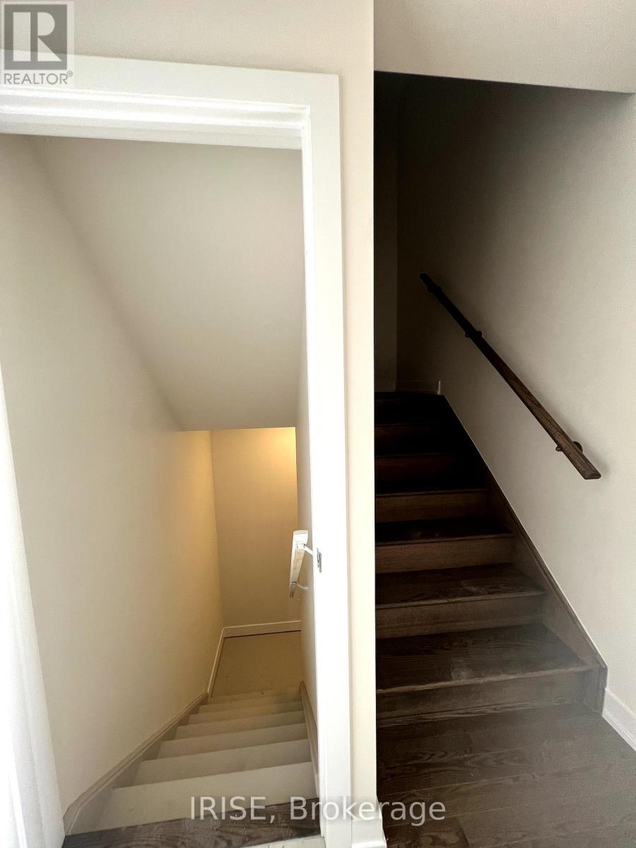 Photo 12 of 113 Stauffer Crescent, Markham ON