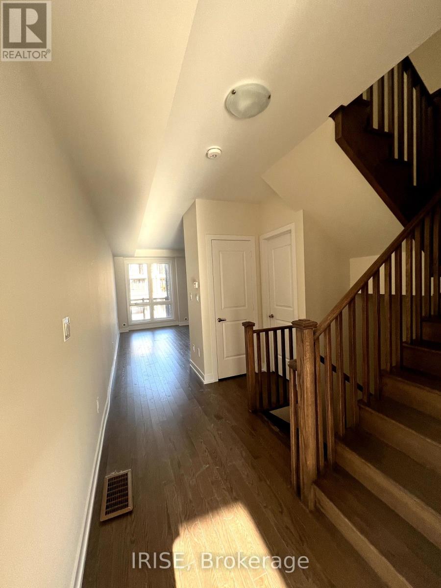 Photo 5 of 113 Stauffer Crescent, Markham ON