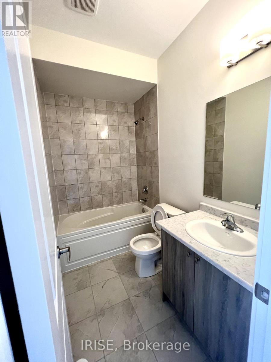 Photo 9 of 113 Stauffer Crescent, Markham ON