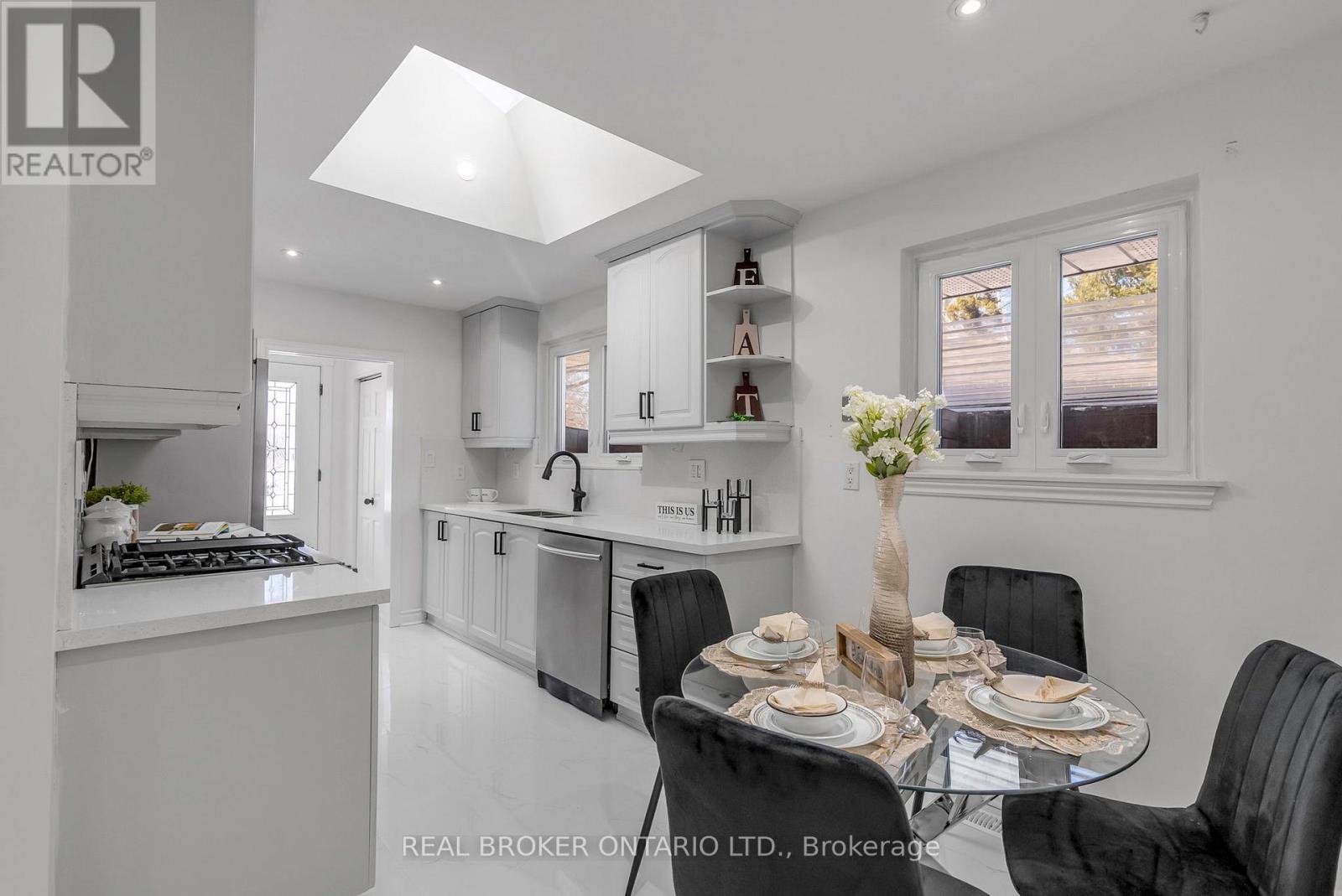 Photo 3 of 3465 Orion Crescent, Mississauga ON