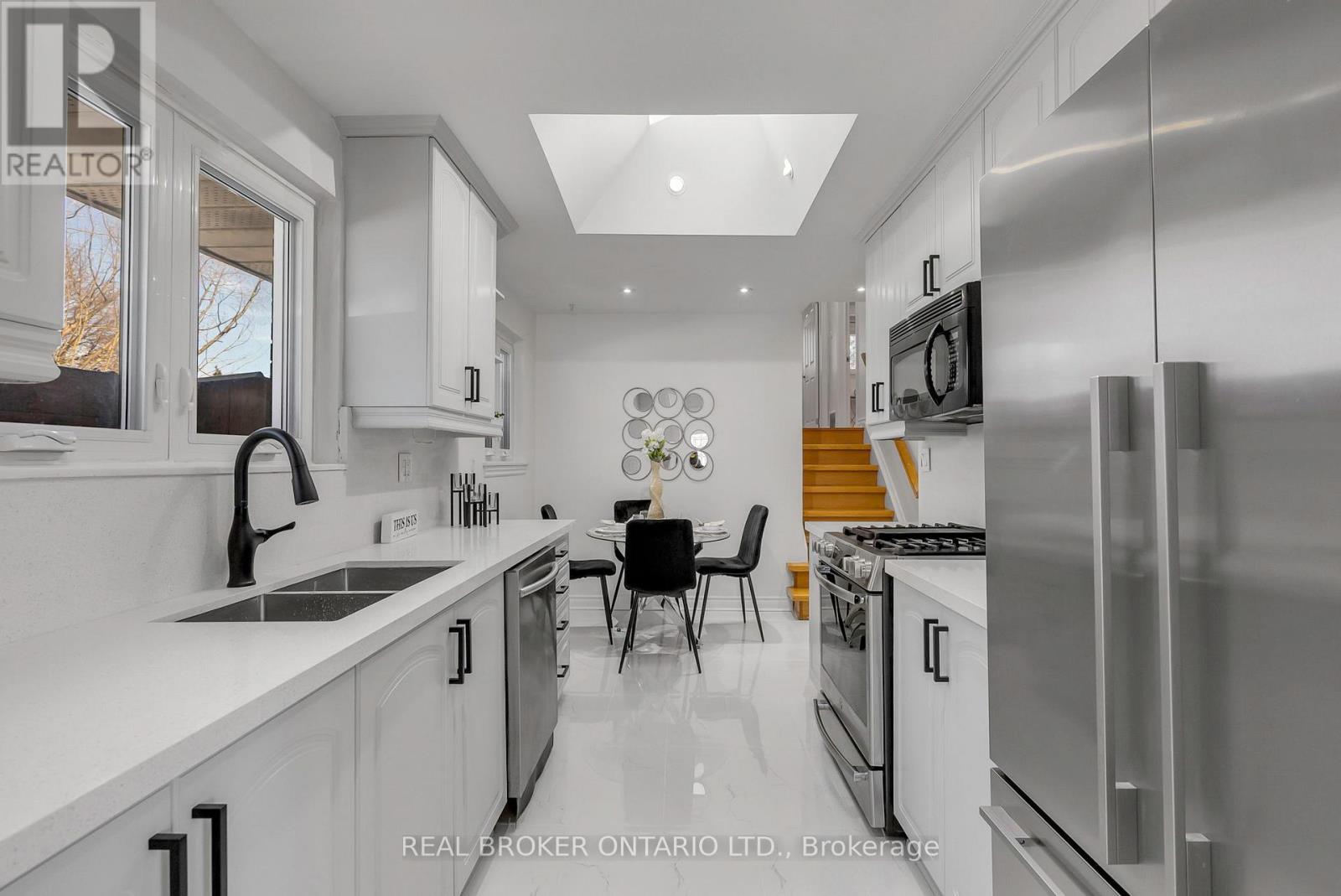 Photo 5 of 3465 Orion Crescent, Mississauga ON
