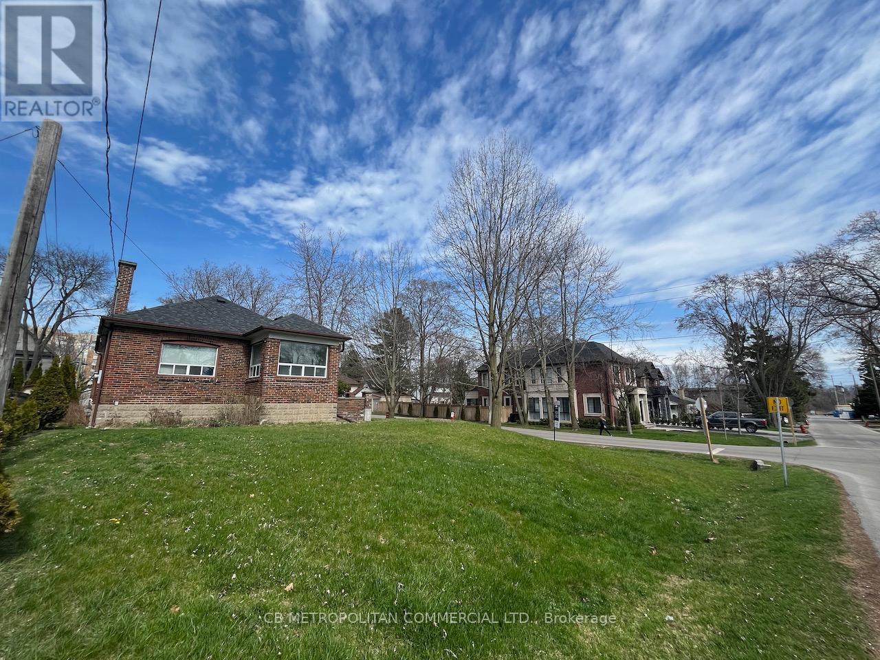 Photo 1 of 1403 Orchard Hill Road, Mississauga ON