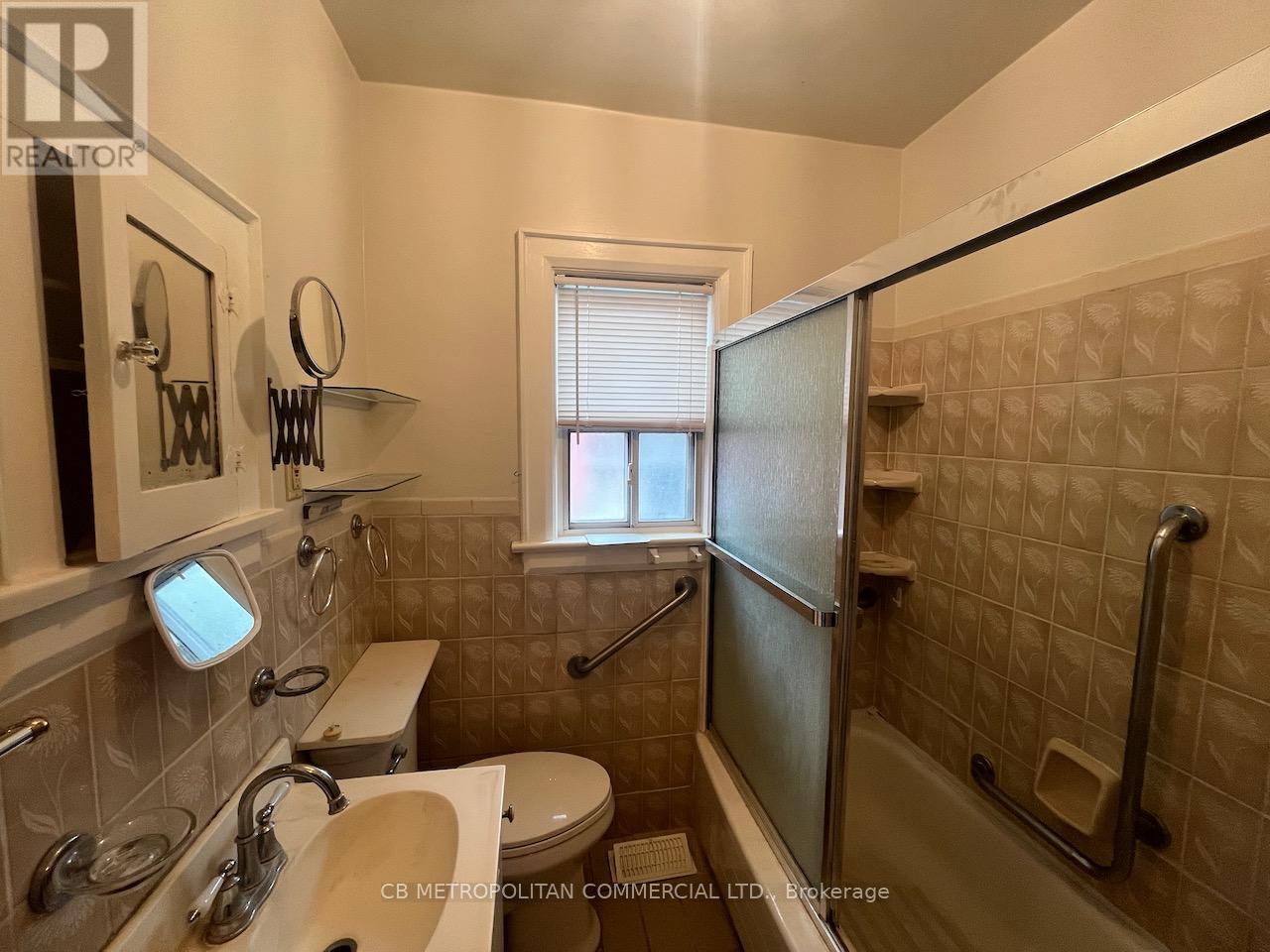 Photo 13 of 1403 Orchard Hill Road, Mississauga ON