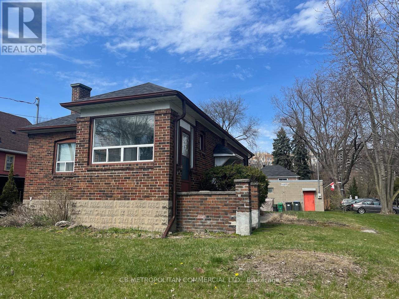 Photo 3 of 1403 Orchard Hill Road, Mississauga ON
