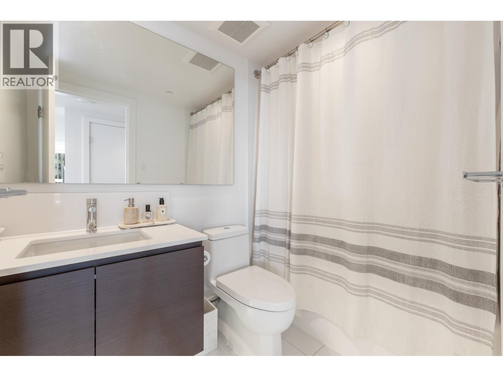 Photo 17 of 703 5508 Hollybridge Way, Richmond BC