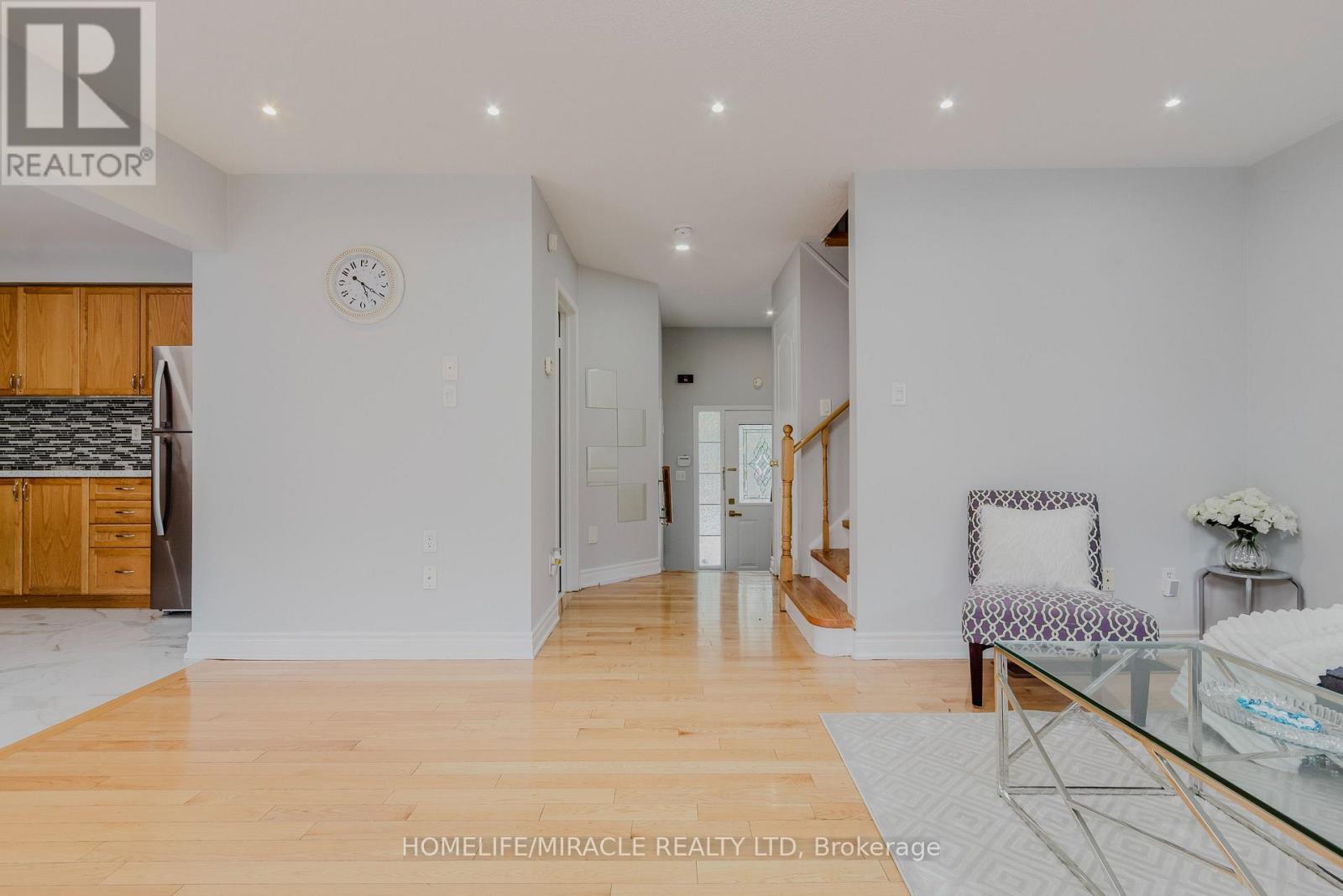 Photo 10 of 27 Silver Egret Road, Brampton ON