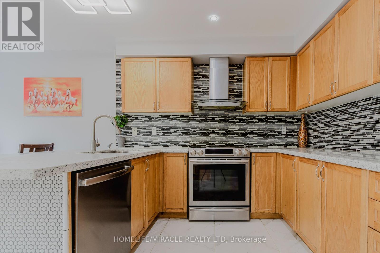 Photo 13 of 27 Silver Egret Road, Brampton ON