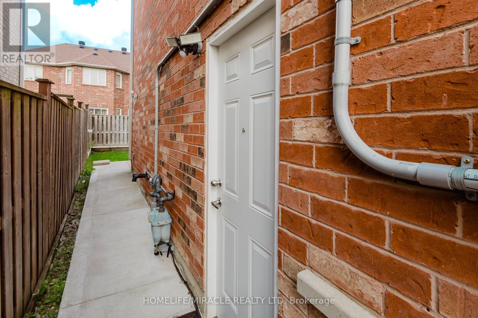 Photo 28 of 27 Silver Egret Road, Brampton ON