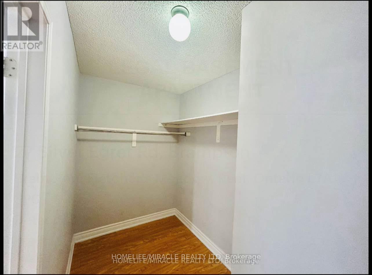 Photo 19 of 27 Silver Egret Road, Brampton ON