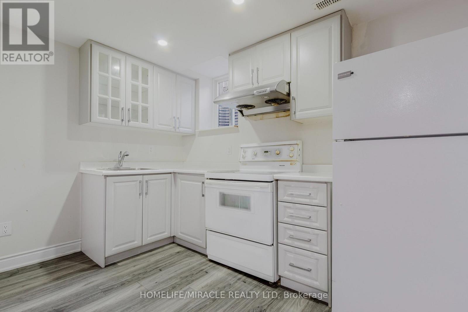 Photo 33 of 27 Silver Egret Road, Brampton ON