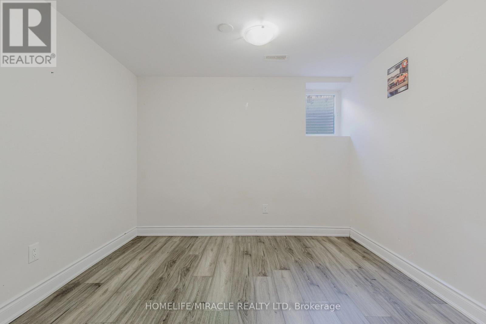 Photo 35 of 27 Silver Egret Road, Brampton ON