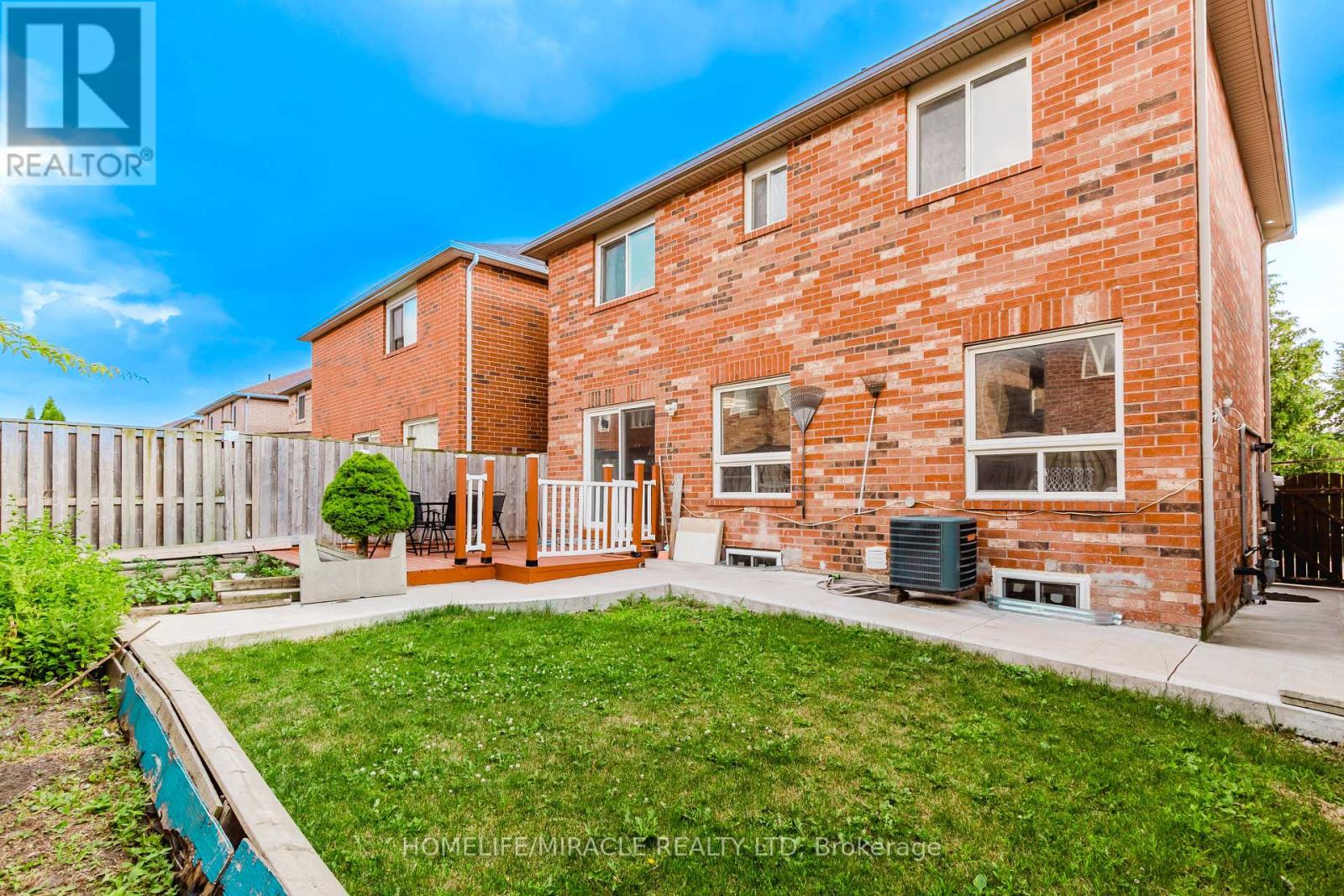 Photo 39 of 27 Silver Egret Road, Brampton ON