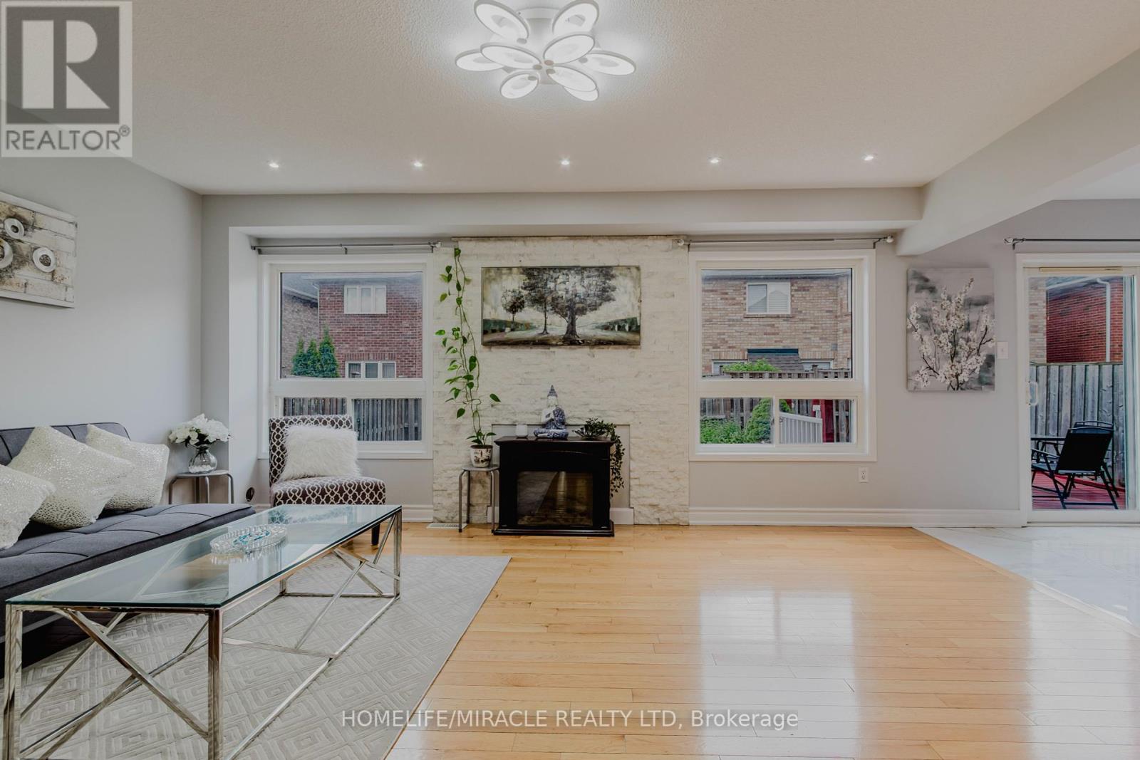 Photo 6 of 27 Silver Egret Road, Brampton ON