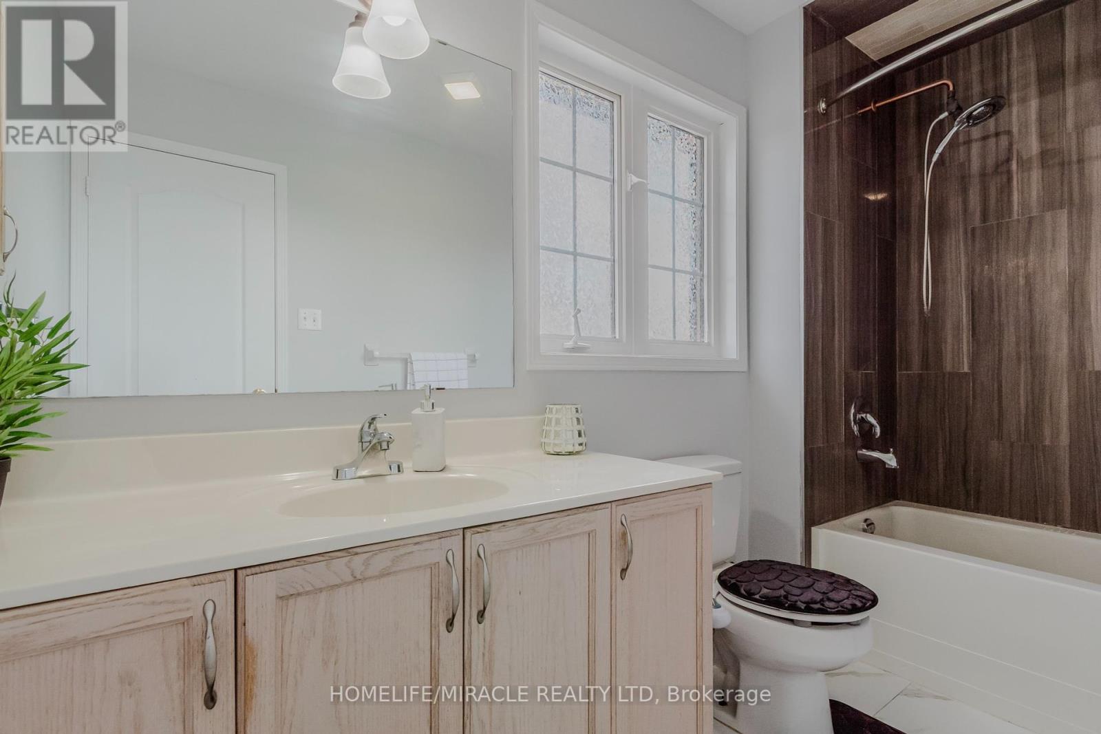 Photo 25 of 27 Silver Egret Road, Brampton ON