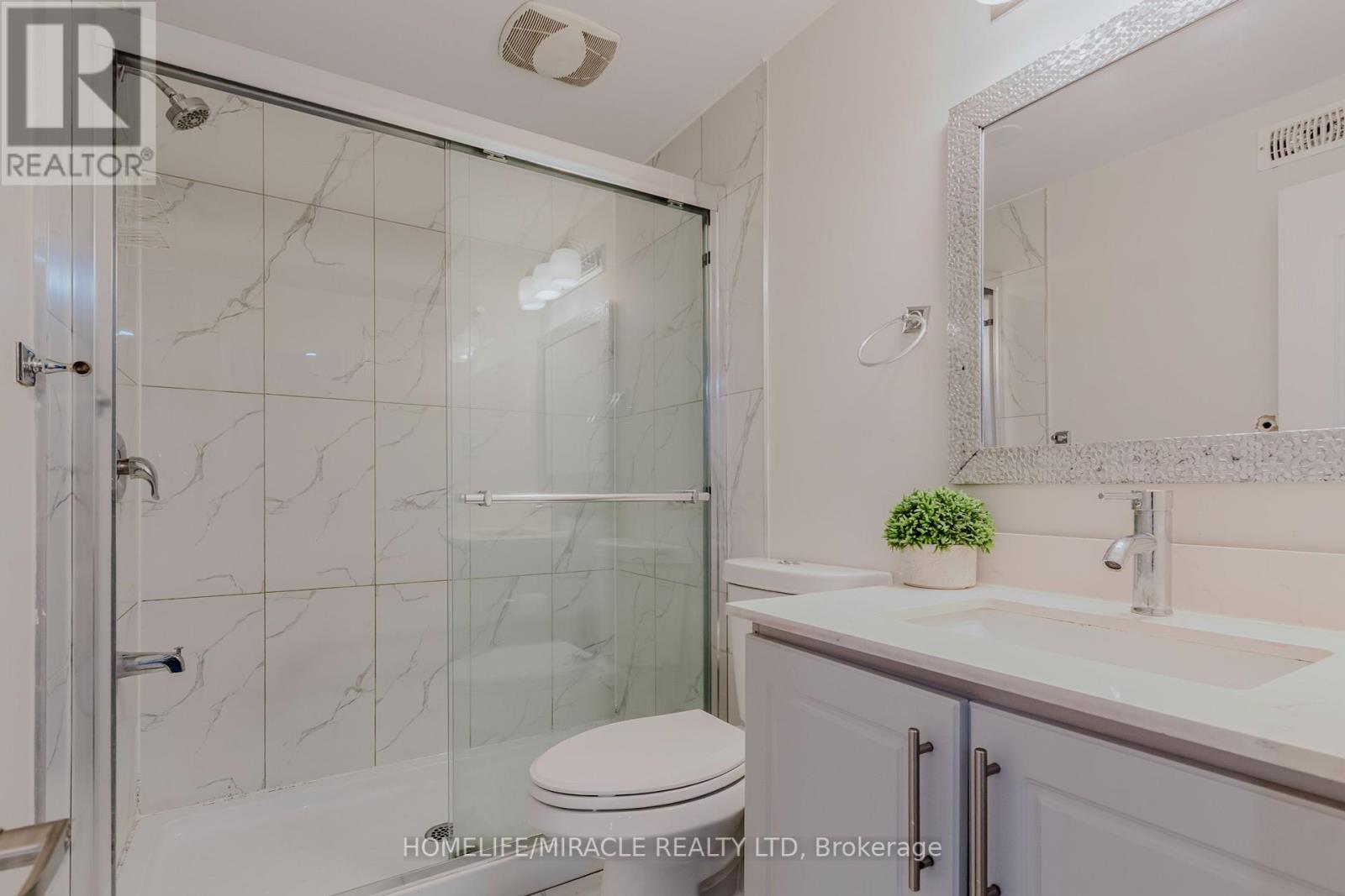 Photo 38 of 27 Silver Egret Road, Brampton ON