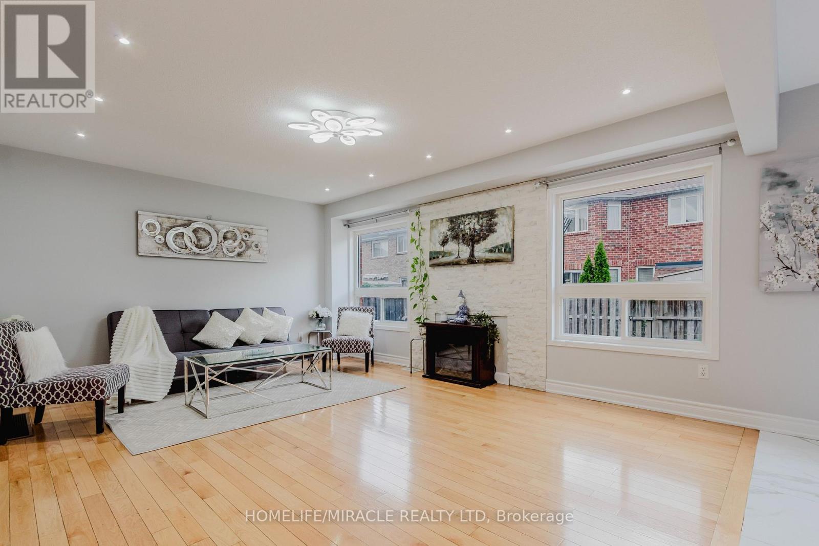 Photo 8 of 27 Silver Egret Road, Brampton ON