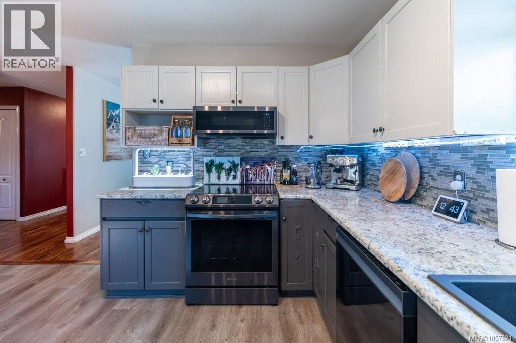 Photo 11 of 749 Marchmont Rd, Duncan BC