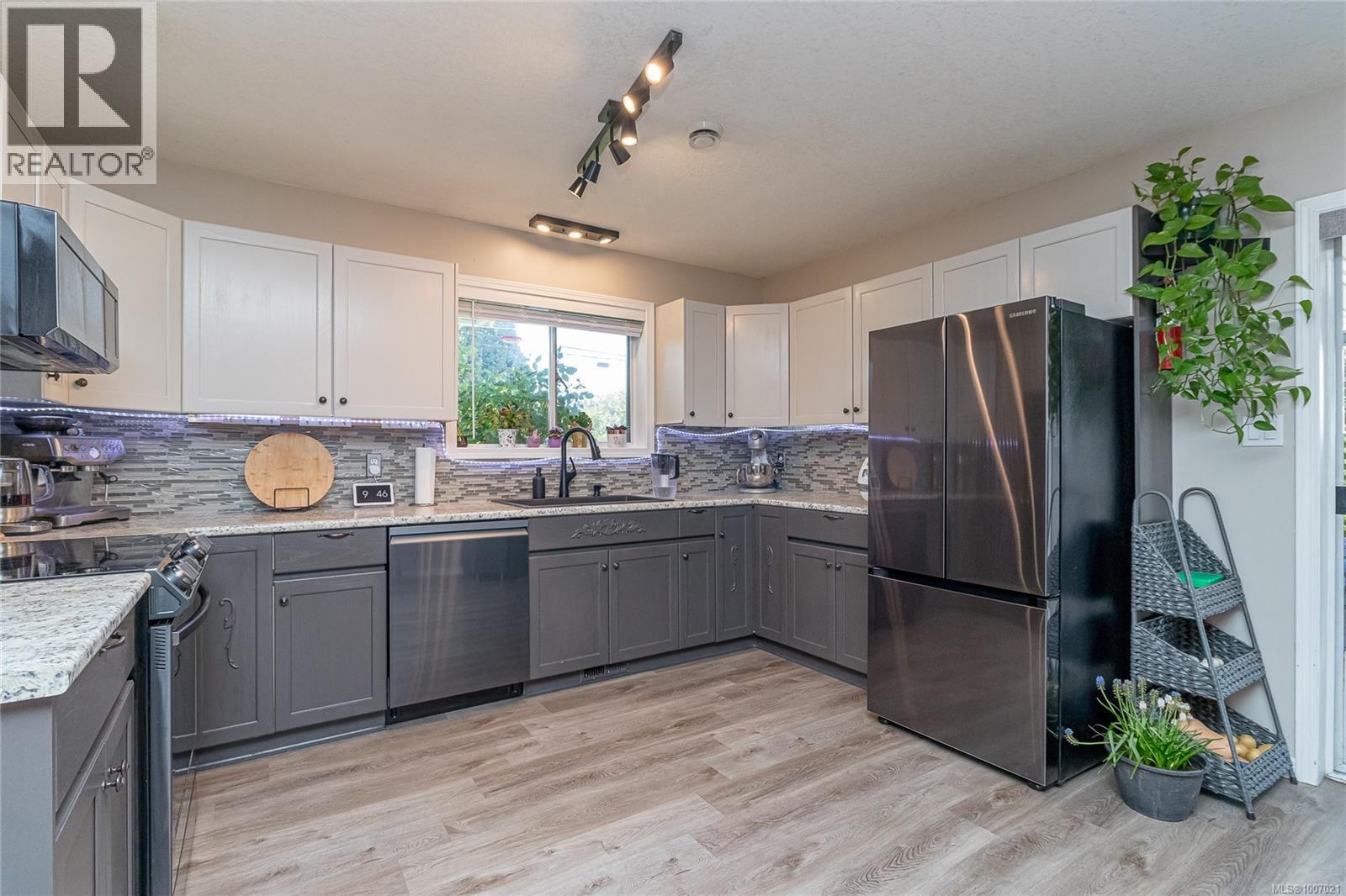 Photo 13 of 749 Marchmont Rd, Duncan BC