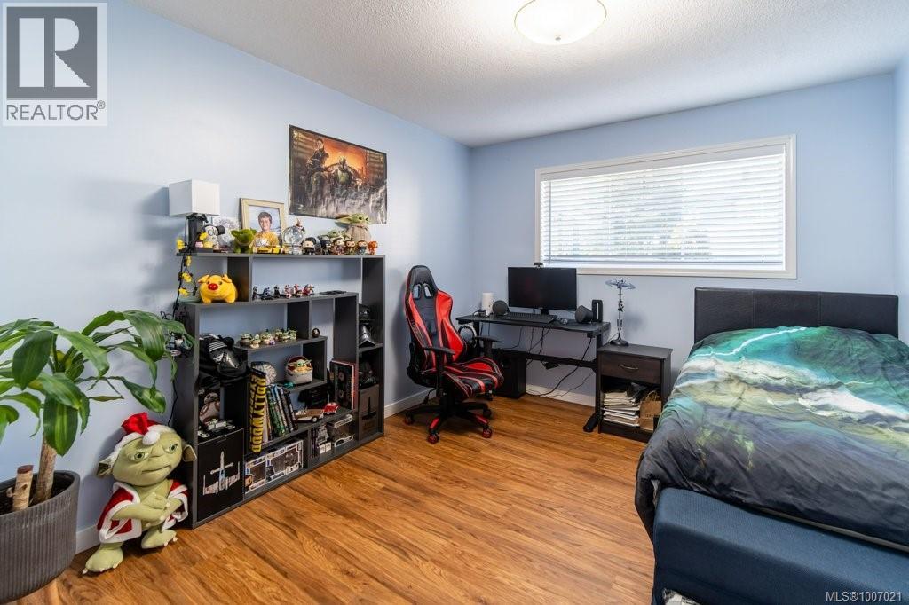 Photo 19 of 749 Marchmont Rd, Duncan BC