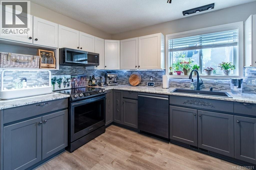 Photo 10 of 749 Marchmont Rd, Duncan BC