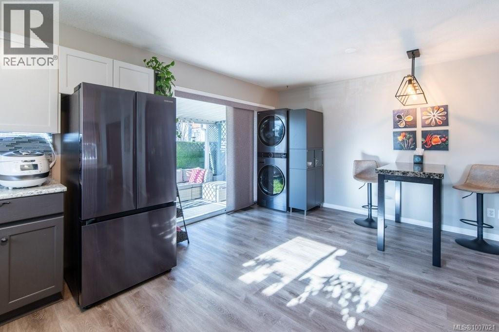 Photo 12 of 749 Marchmont Rd, Duncan BC
