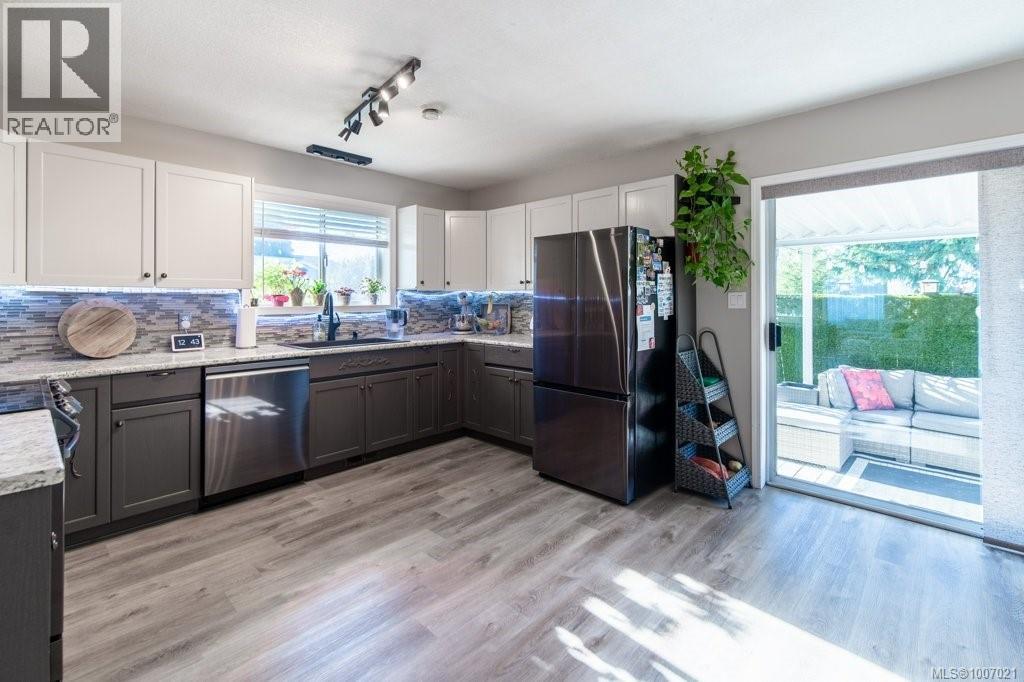 Photo 9 of 749 Marchmont Rd, Duncan BC