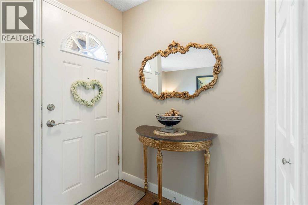 Photo 3 of 3567 Sierra Morena Road Sw, Calgary AB