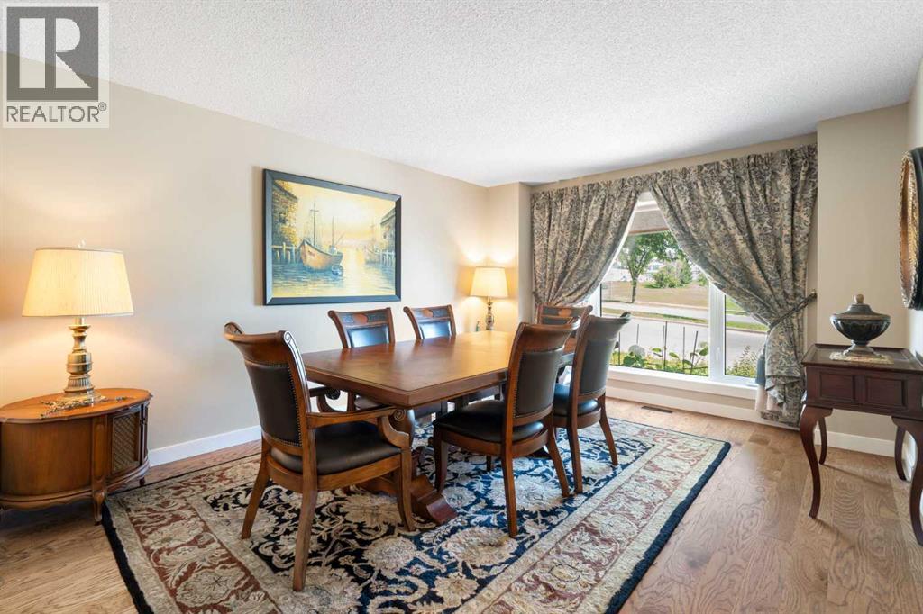 Photo 5 of 3567 Sierra Morena Road Sw, Calgary AB