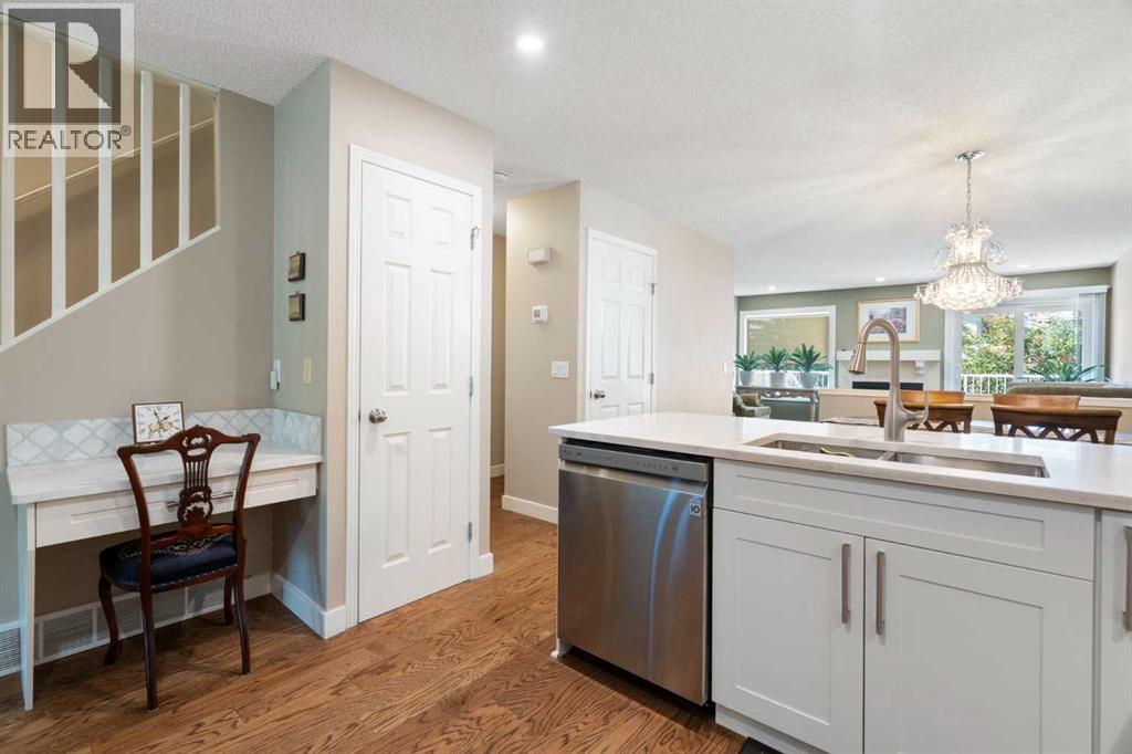 Photo 7 of 3567 Sierra Morena Road Sw, Calgary AB