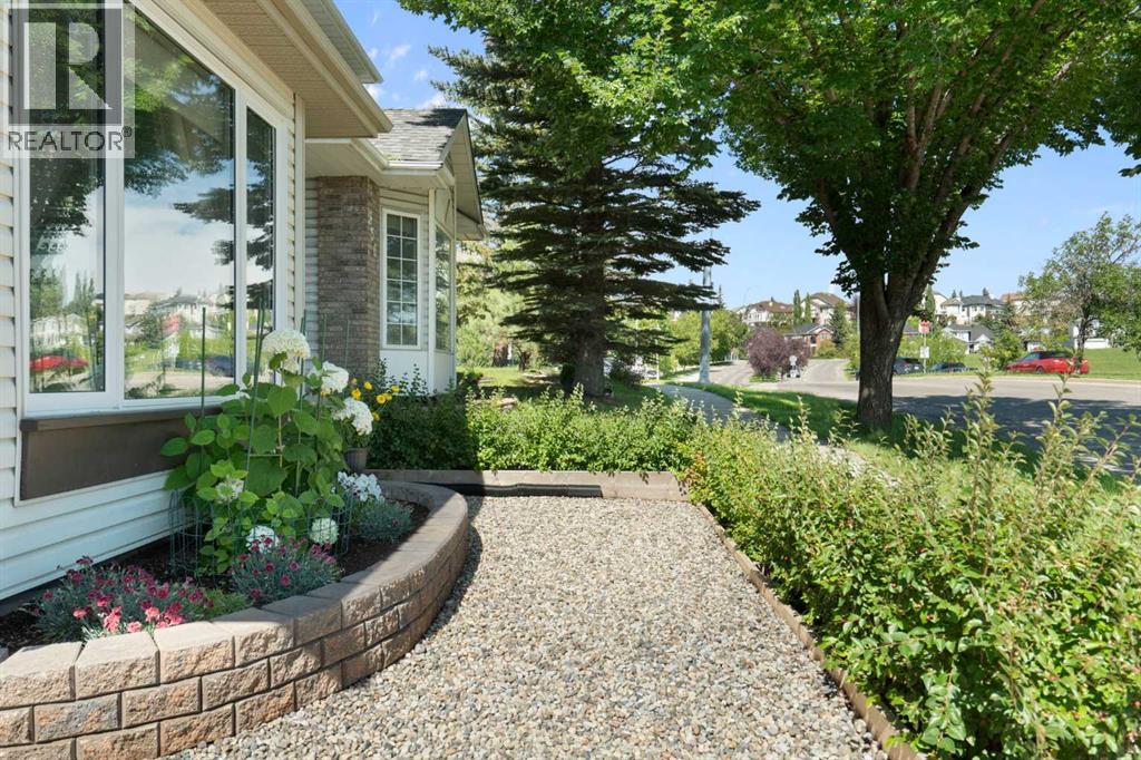 Photo 2 of 3567 Sierra Morena Road Sw, Calgary AB