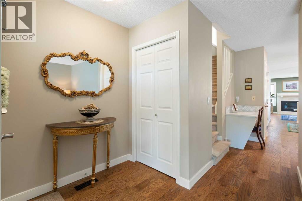 Photo 4 of 3567 Sierra Morena Road Sw, Calgary AB