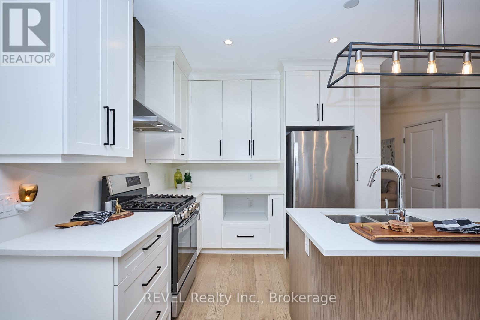 Photo 12 of 20 8974 Willoughby Drive, Niagara Falls ON
