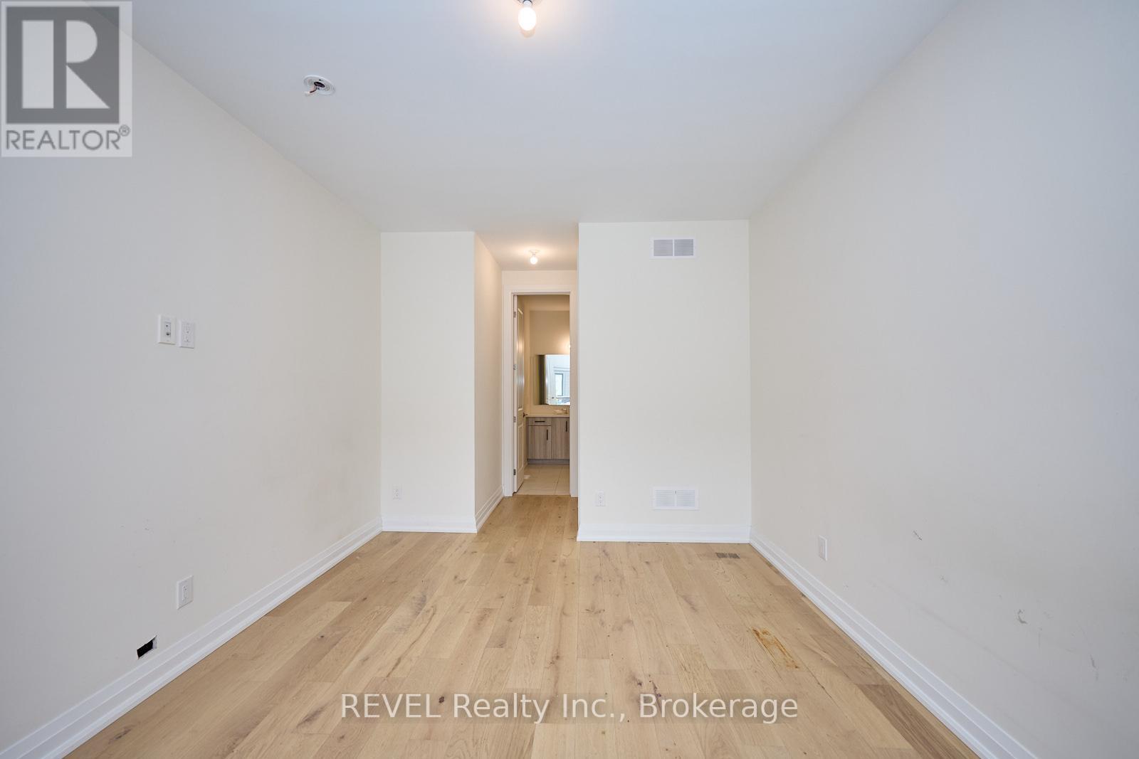 Photo 14 of 20 8974 Willoughby Drive, Niagara Falls ON