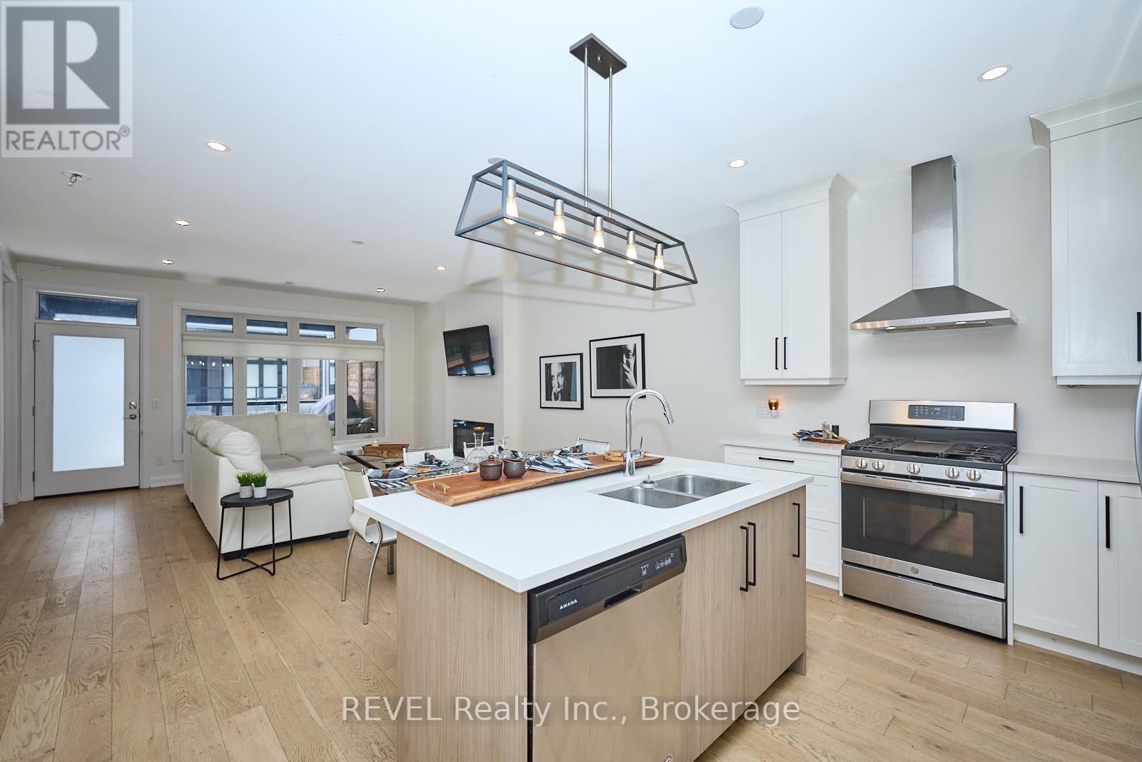 Photo 5 of 20 8974 Willoughby Drive, Niagara Falls ON