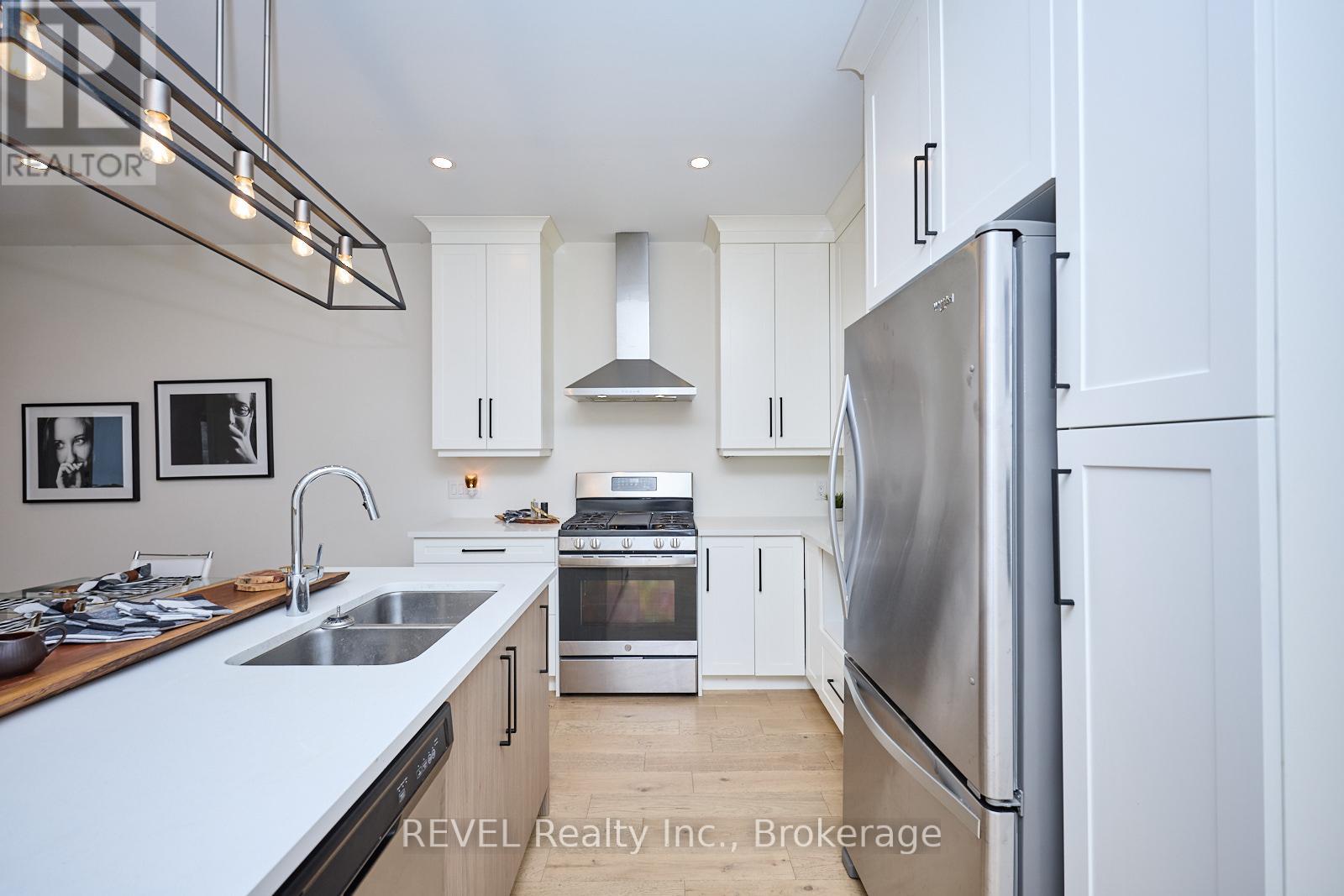 Photo 6 of 20 8974 Willoughby Drive, Niagara Falls ON