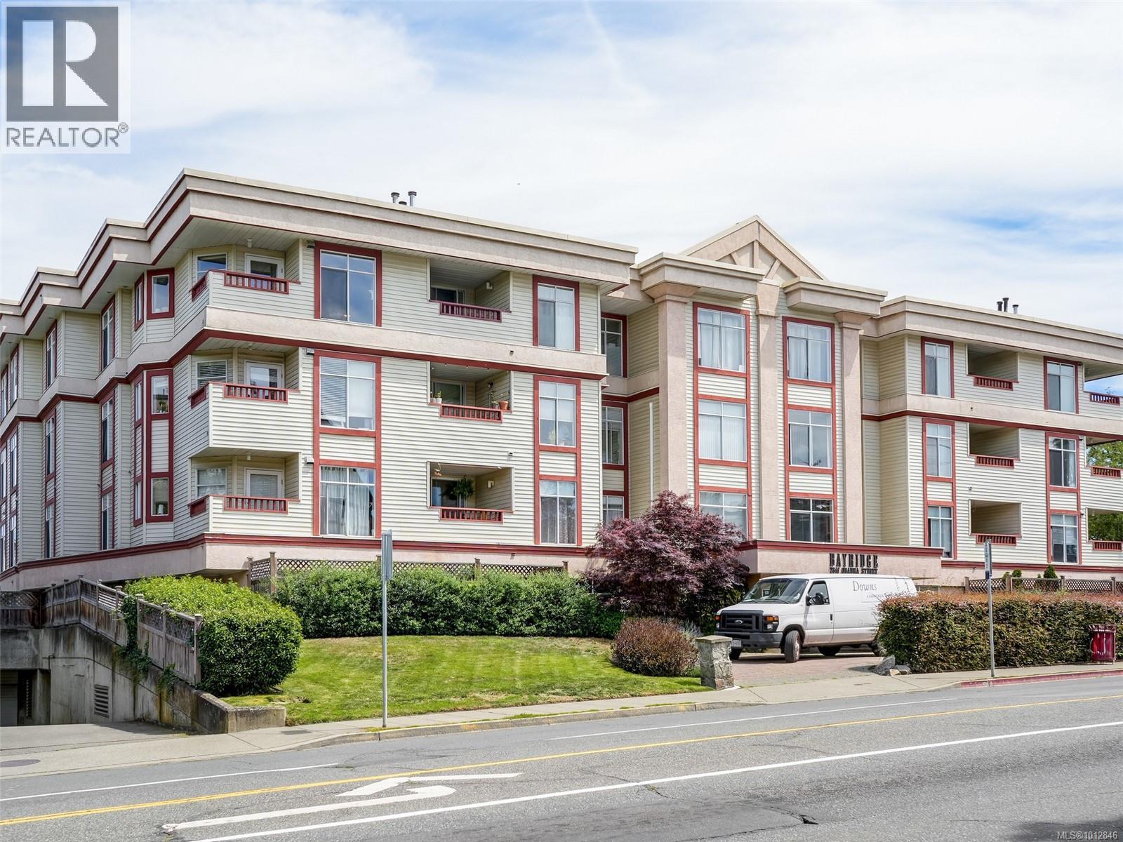 Photo 1 of 102 2511 Quadra St, Victoria BC