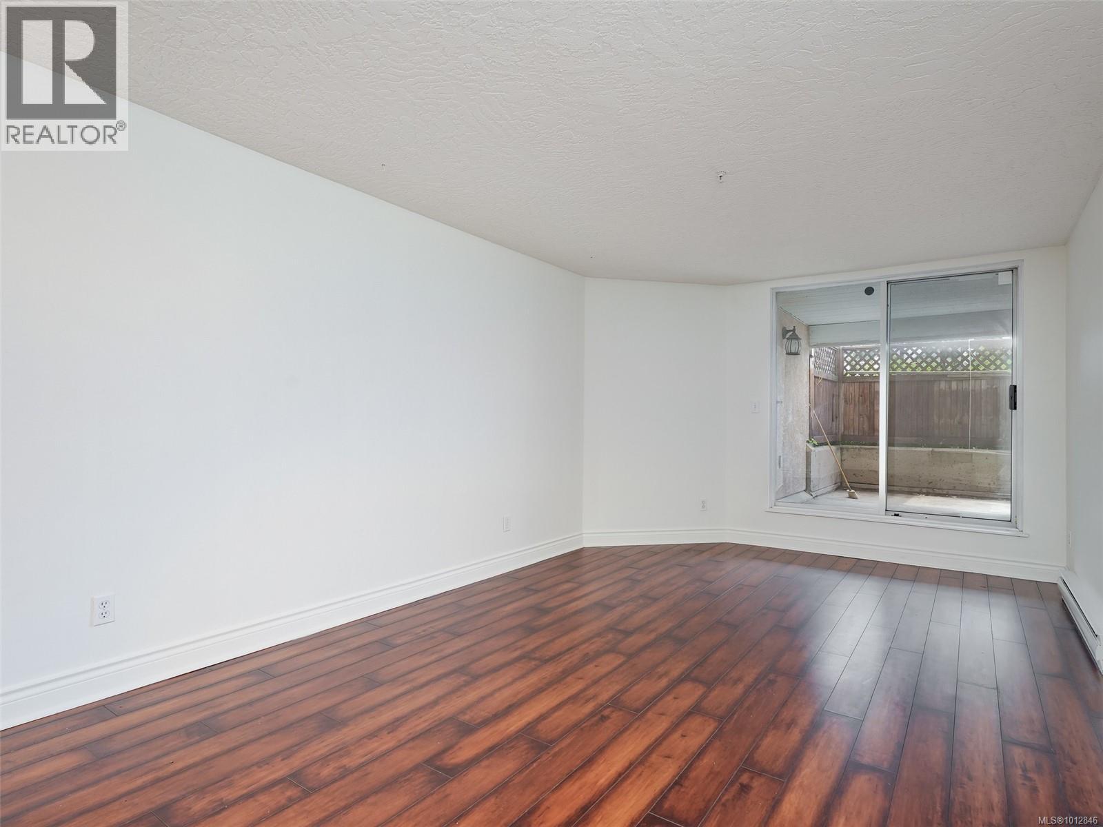 Photo 10 of 102 2511 Quadra St, Victoria BC