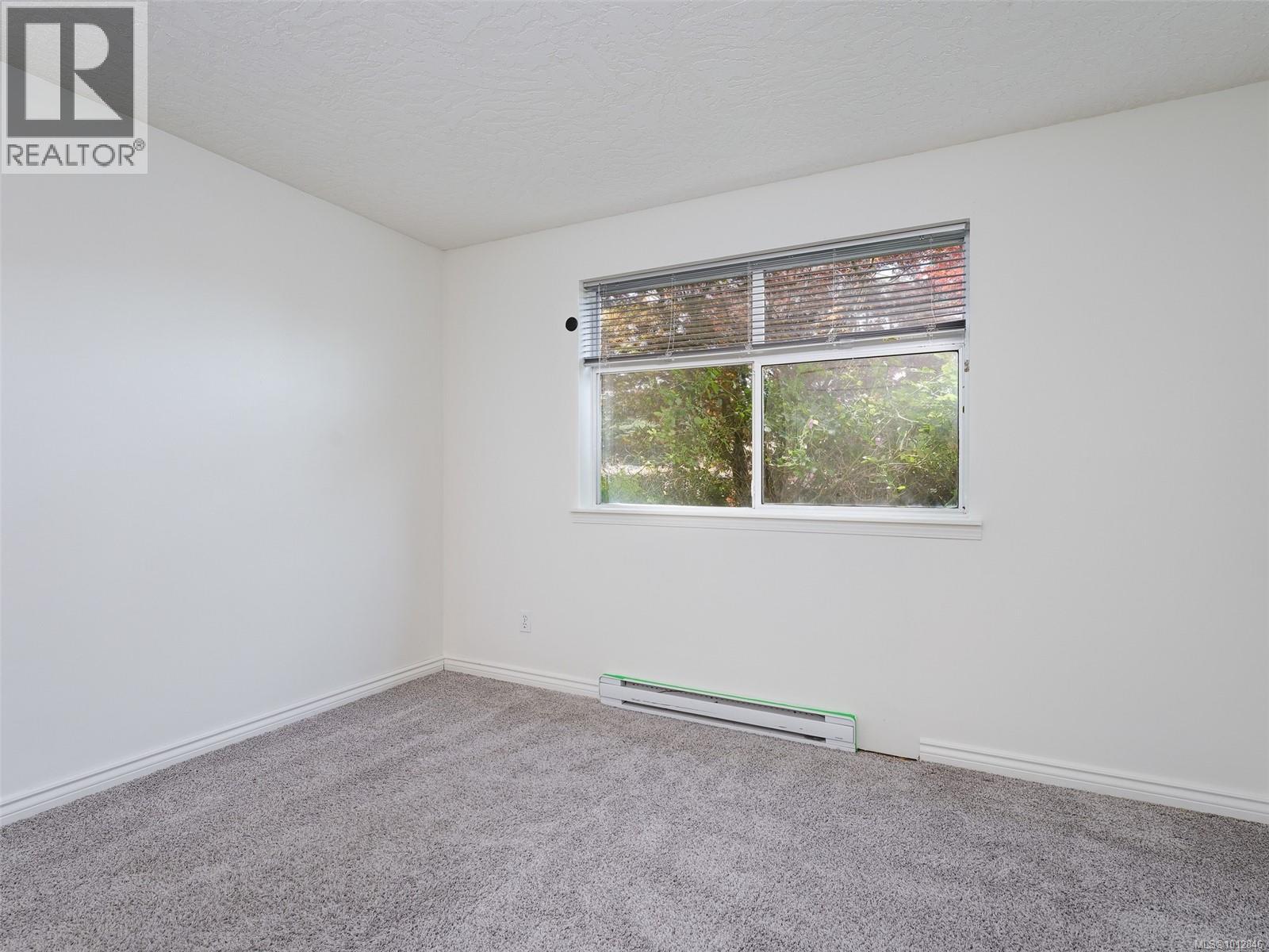 Photo 13 of 102 2511 Quadra St, Victoria BC