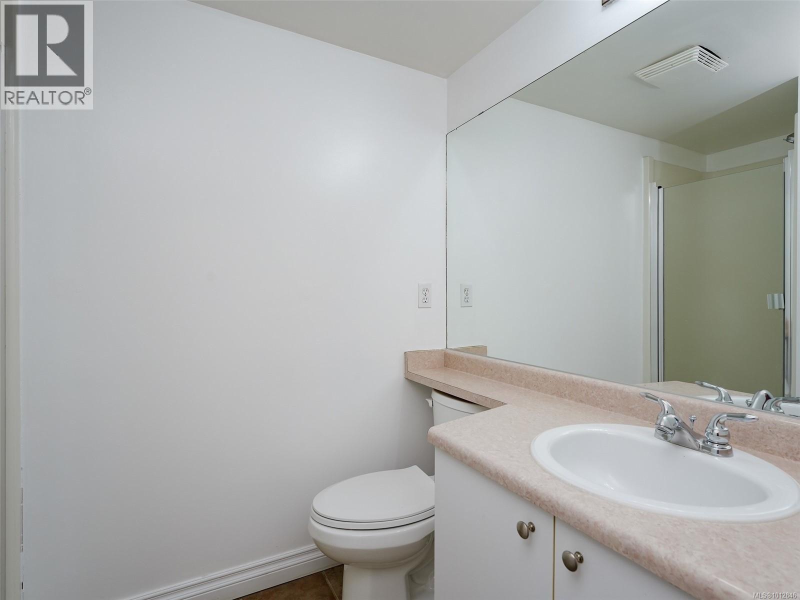 Photo 19 of 102 2511 Quadra St, Victoria BC