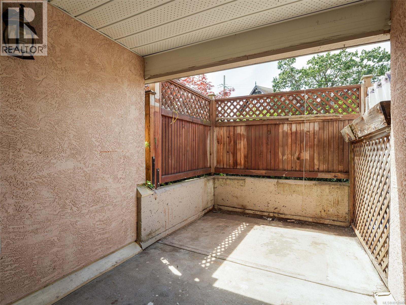 Photo 24 of 102 2511 Quadra St, Victoria BC