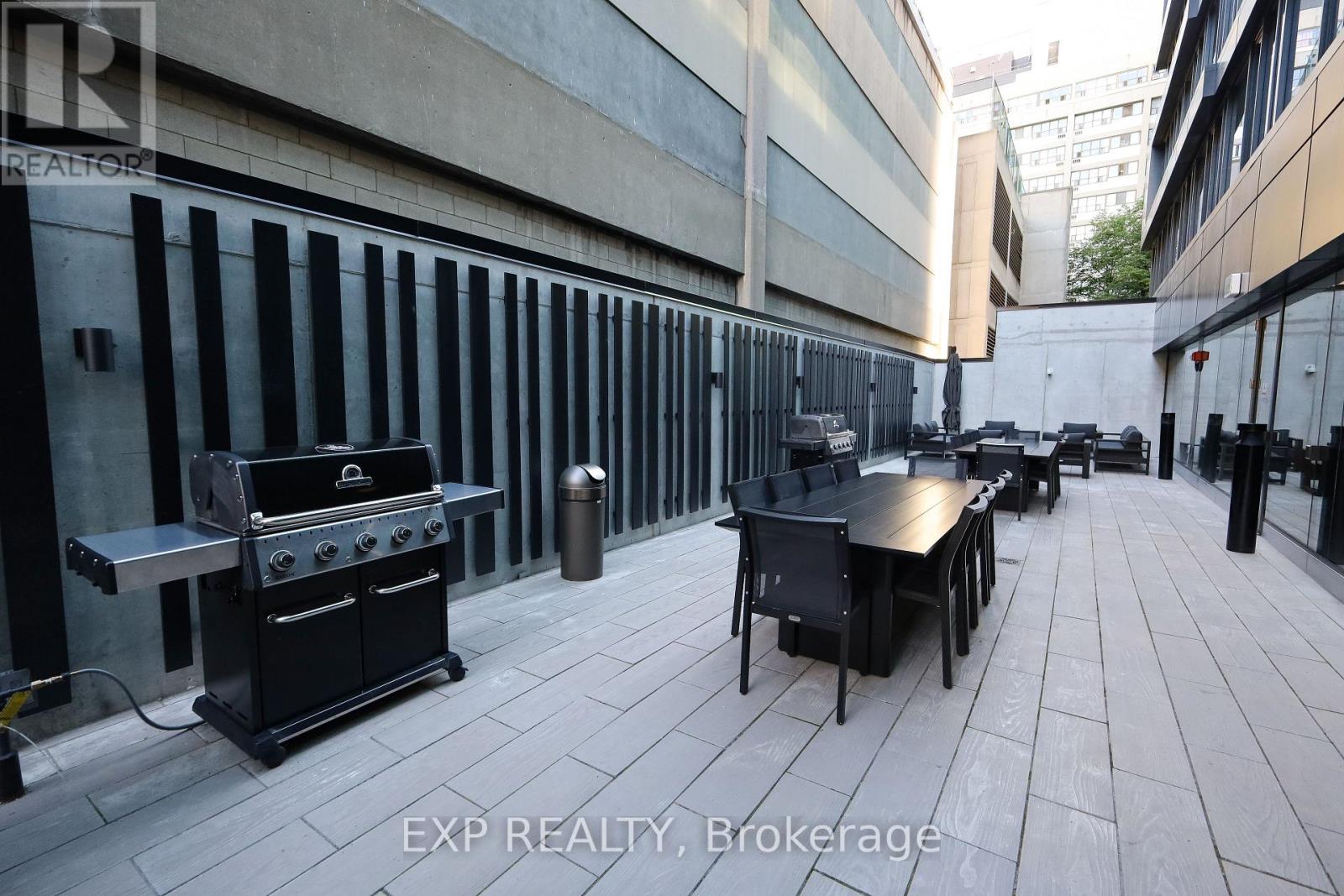 Photo 14 of 1401 195 Mccaul Street, Toronto ON
